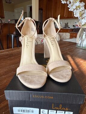 Lulu's Natural Ankle-Strap Block Heel Sandals size 8